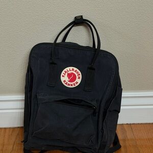 Fjallraven Kånken Dark Backpack